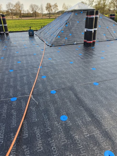 Dakrenovatie en uitbouw Nieuw-Balinge