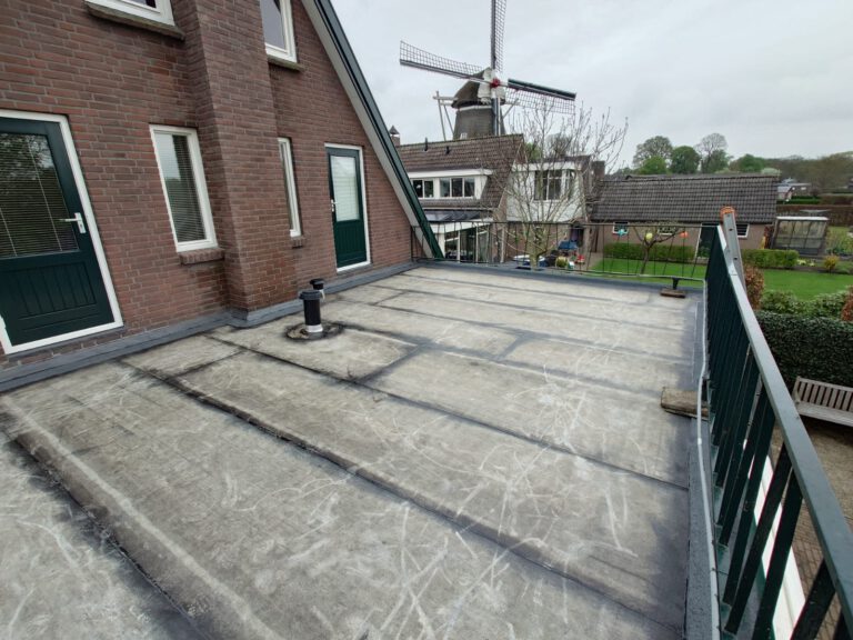 Dakrenovatie met overlagen en zinken standleidingen